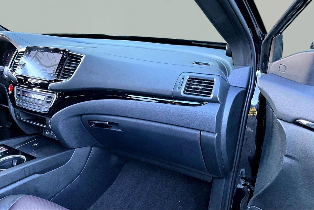 Used 2025 Honda Ridgeline Black Edition image 18