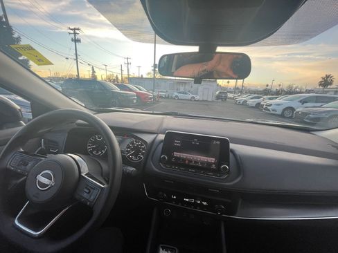 Used 2023 Nissan Rogue SV image 30