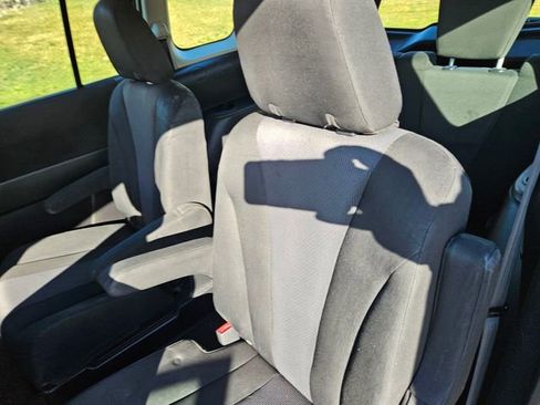 Used 2013 MAZDA MAZDA5 Sport image 14