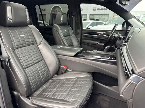 Used 2023 Cadillac Escalade ESV V AWD/4WD image 30