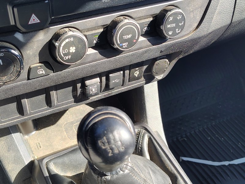 Used 2020 Toyota Tacoma TRD Off-Road w/ Blackout Package AWD/4WD image 17