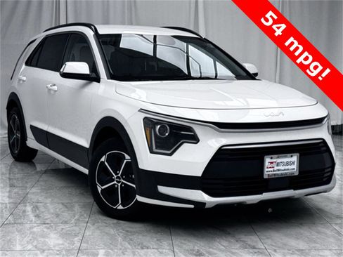 Used 2023 Kia Niro EX image 1