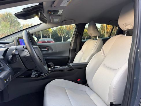 Used 2024 Toyota Prius XLE FWD image 6