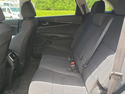 Used 2019 Kia Sorento AWD image 13