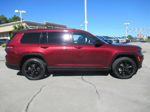 Used 2023 Jeep Grand Cherokee L Laredo image 8