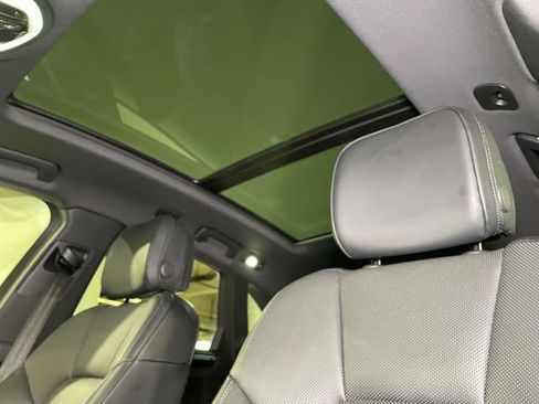 Used 2024 Porsche Macan image 18