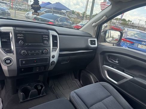 Used 2017 Nissan Titan SV RWD image 5