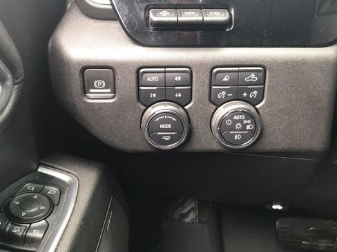 Used 2024 Chevrolet Silverado 3500 High Country w/ Technology Package AWD/4WD image 18