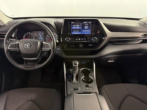 Used 2022 Toyota Highlander LE image 25