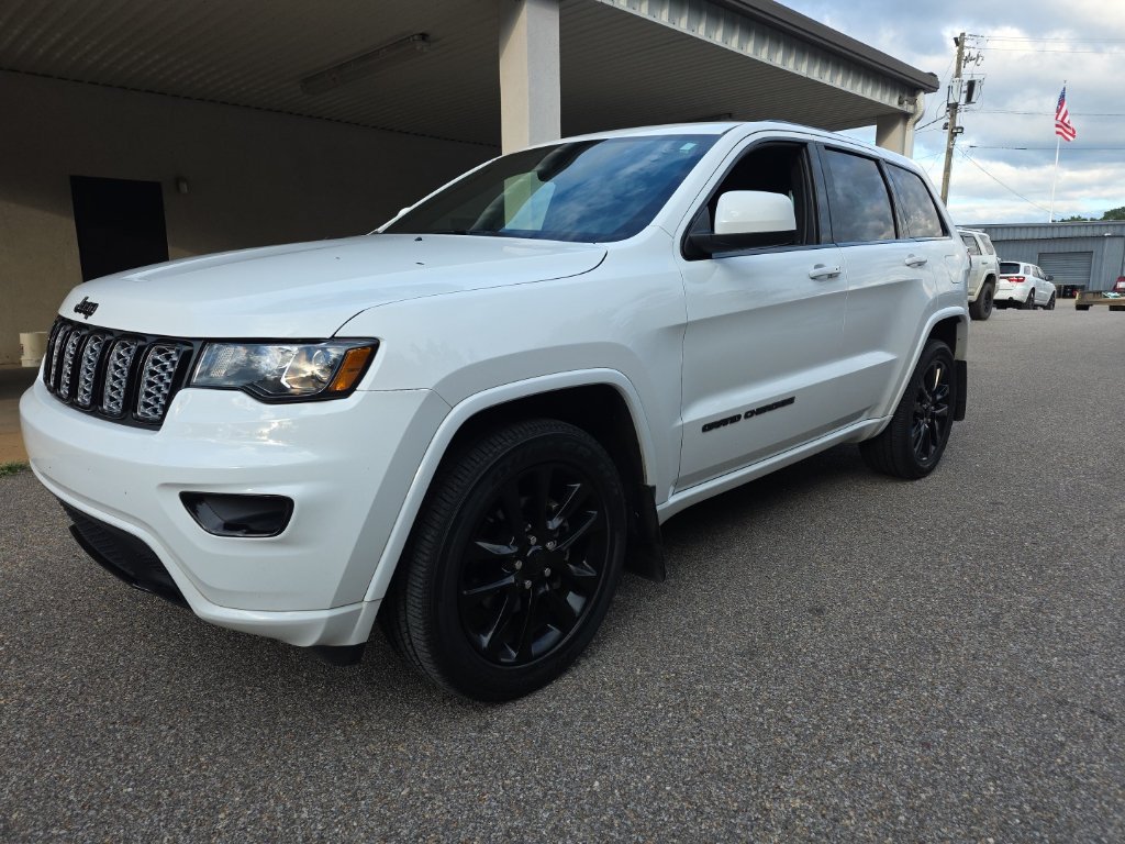 Used 2020 Jeep Grand Cherokee Altitude AWD/4WD image 1