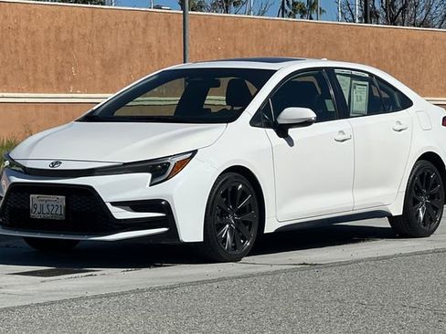 Used 2024 Toyota Corolla SE w/ SE Premium Package image 8