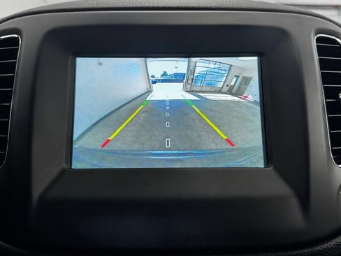 Used 2018 Jeep Compass Latitude w/ Popular Equipment Group FWD image 15