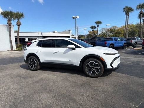 New 2026 Chevrolet Equinox EV LT image 17