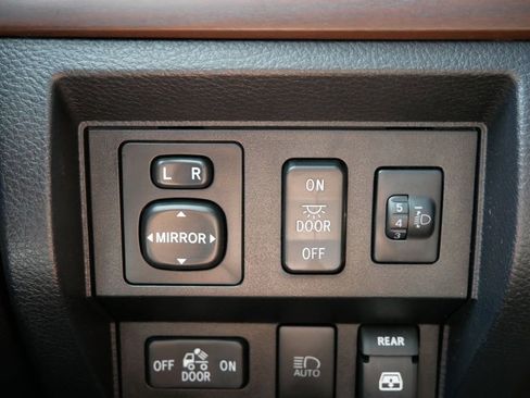Certified 2019 Toyota Tundra Limited w/ Limited Premium Package AWD/4WD image 32