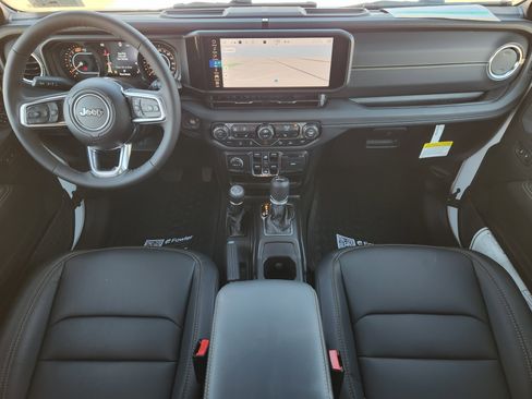 New 2026 Jeep Wrangler Unlimited Sahara AWD/4WD image 19