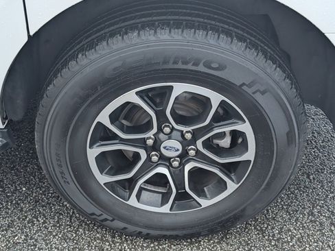 Used 2023 Ford Expedition Max XLT image 4