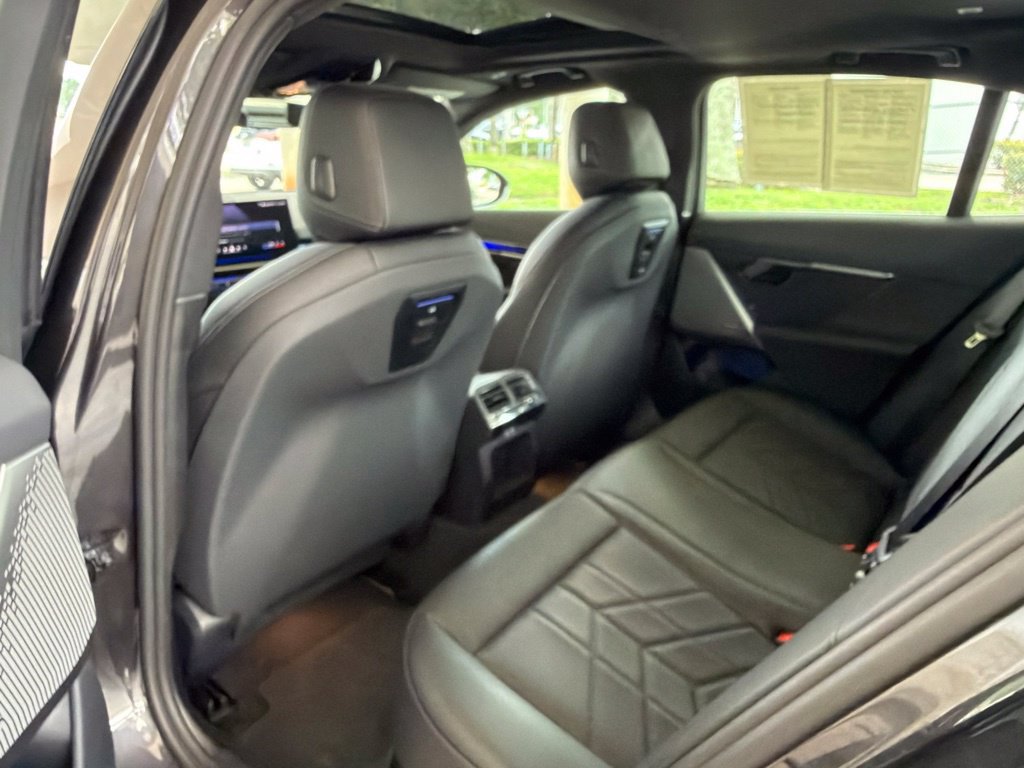 Used 2024 BMW i5 eDrive40i w/ Premium Package RWD image 36