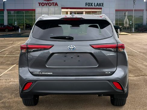 Used 2023 Toyota Highlander XLE AWD/4WD image 4