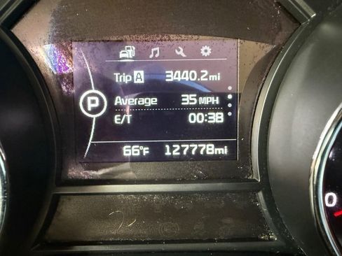 Used 2017 Kia Sedona LX w/ LX Essentials Premium Package image 26