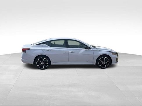 New 2026 Nissan Altima 2.5 SR FWD image 8