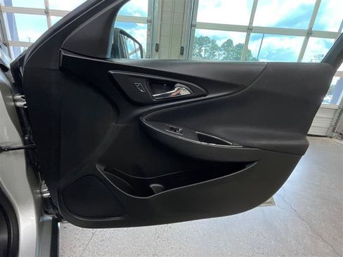 Used 2017 Chevrolet Malibu LT FWD image 28