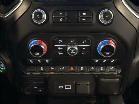 Used 2022 GMC Sierra 2500 AT4 w/ AT4 Preferred Package AWD/4WD image 31