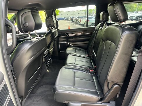Used 2022 Jeep Wagoneer Series III AWD/4WD image 21