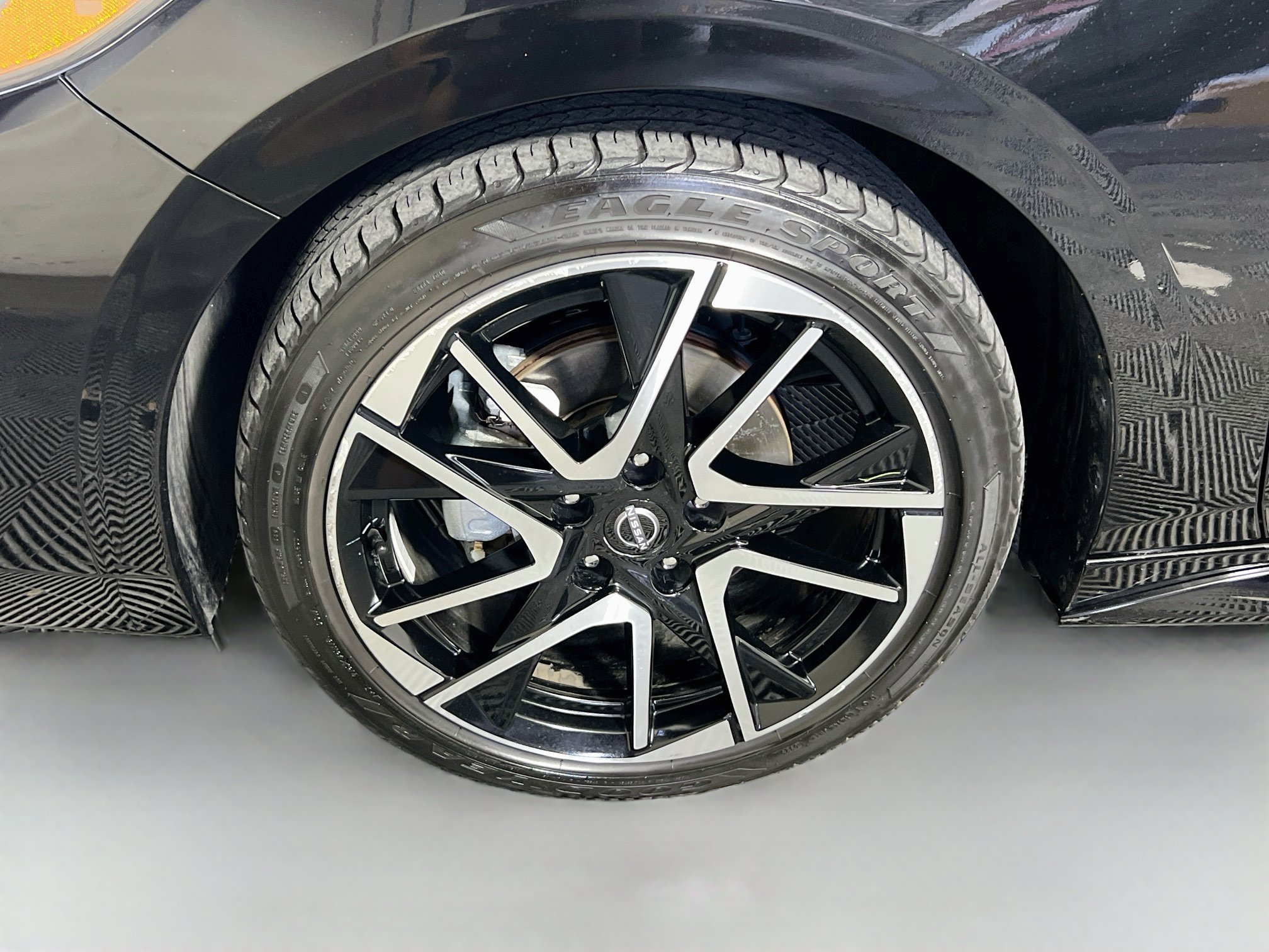 Used 2025 Nissan Sentra SR FWD image 13