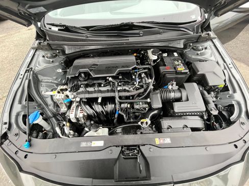 Used 2025 Hyundai Elantra SEL image 30