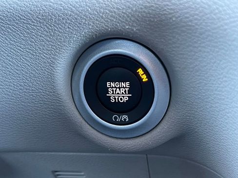 Used 2024 Chrysler Pacifica Touring-L FWD image 34