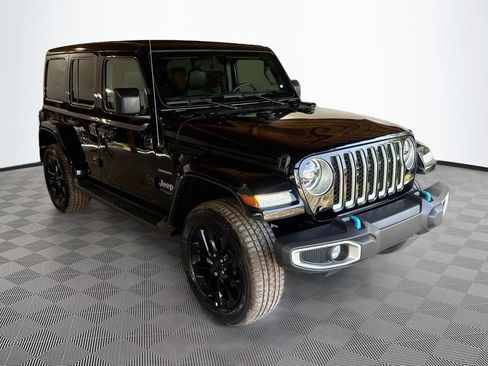 Used 2022 Jeep Wrangler Unlimited Sahara AWD/4WD image 4