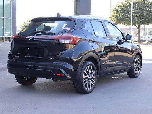 Used 2022 Nissan Kicks SV w/ Interior Electronics Package FWD image 3