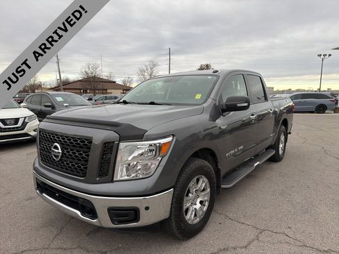 Used 2019 Nissan Titan SV w/ SV Convenience Package image 1