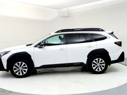 Used 2024 Subaru Outback Premium AWD/4WD image 3