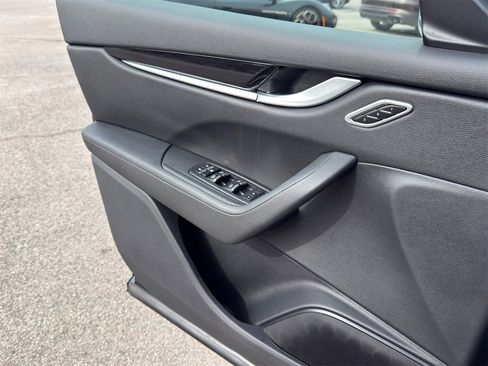 Certified 2023 Maserati Levante GT image 18