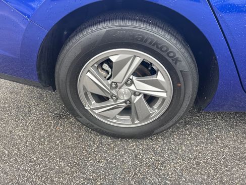 Used 2025 Hyundai Elantra SE image 17