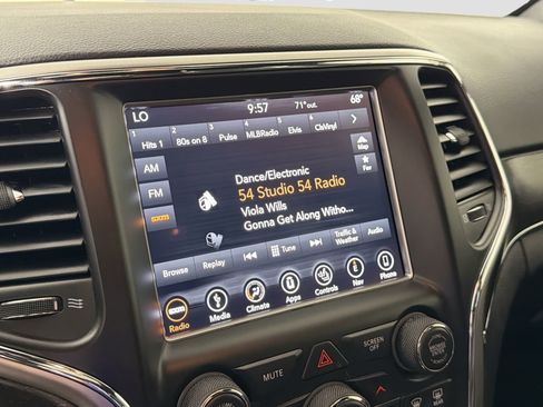 Used 2018 Jeep Grand Cherokee Limited image 15