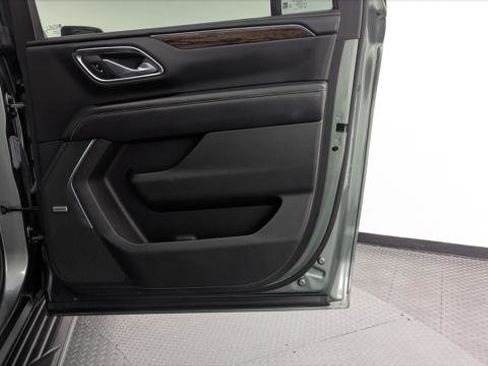 Used 2023 Chevrolet Suburban Premier image 20