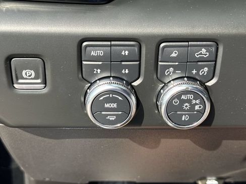 Used 2024 GMC Sierra 1500 Denali w/ Denali Reserve Package AWD/4WD image 18