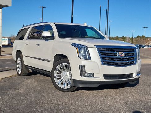 Used 2020 Cadillac Escalade ESV Platinum image 3