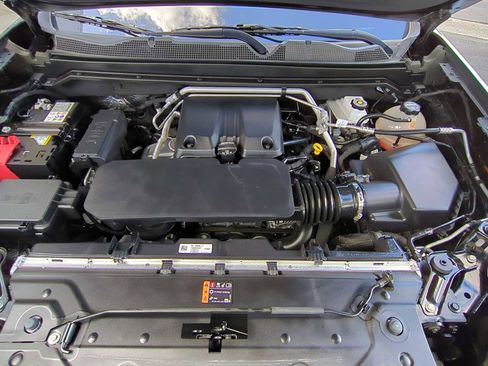 Used 2024 GMC Canyon AT4 w/ Technology Package image 28