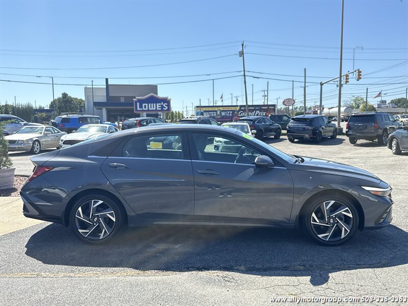 Used 2024 Hyundai Elantra Limited FWD image 4