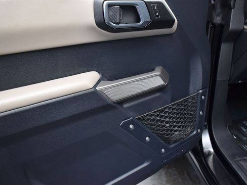 Used 2023 Ford Bronco Wildtrak image 11