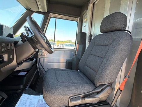Used 2024 Chevrolet Brightdrop 400 w/ Commercial Equipment Package AWD/4WD image 17