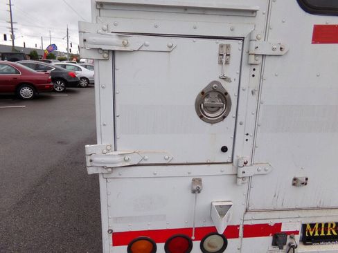 Used 2007 GMC Savana 3500 image 39