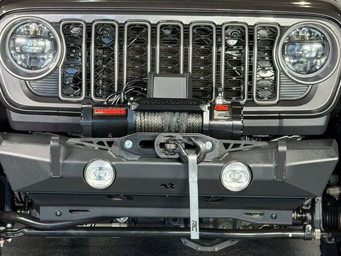 Used 2025 Jeep Wrangler Unlimited Rubicon image 5