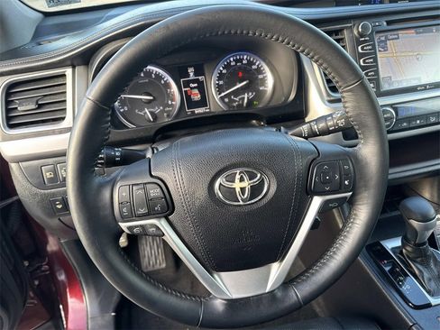 Used 2015 Toyota Highlander Limited image 24
