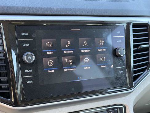 Used 2022 Volkswagen Atlas SE w/ Panoramic Sunroof Package image 12