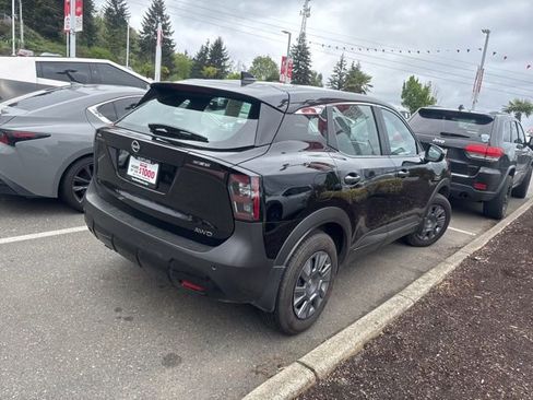 Used 2025 Nissan Kicks S image 4