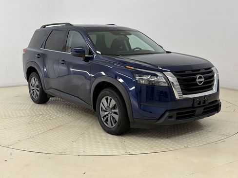 Used 2025 Nissan Pathfinder SV AWD/4WD image 7